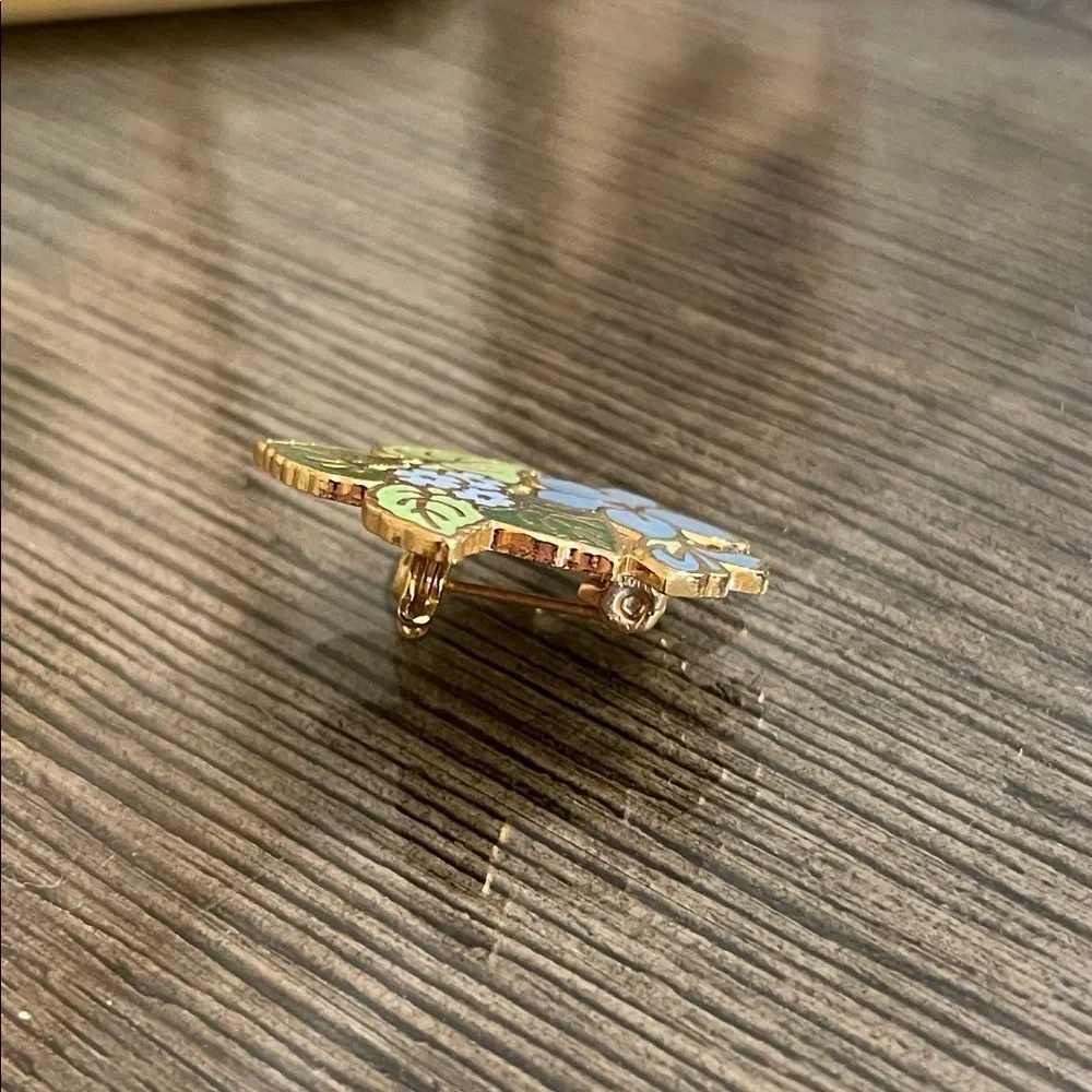 Vintage Hallmark Cards Inc. Forget - Me - Not Flower Enamel Cloisonné Pin Brooch